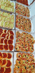 قم بتحميل الصورة في عارض المعرض، معجنات صغيرة انا باريهات منوعة
